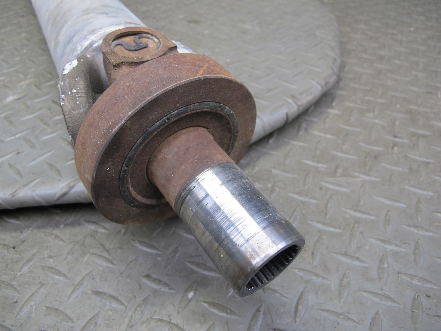 84-96 Chevrolet Corvette C4 A/T Rear Driveshaft Drive Shaft 10054289 OEM
