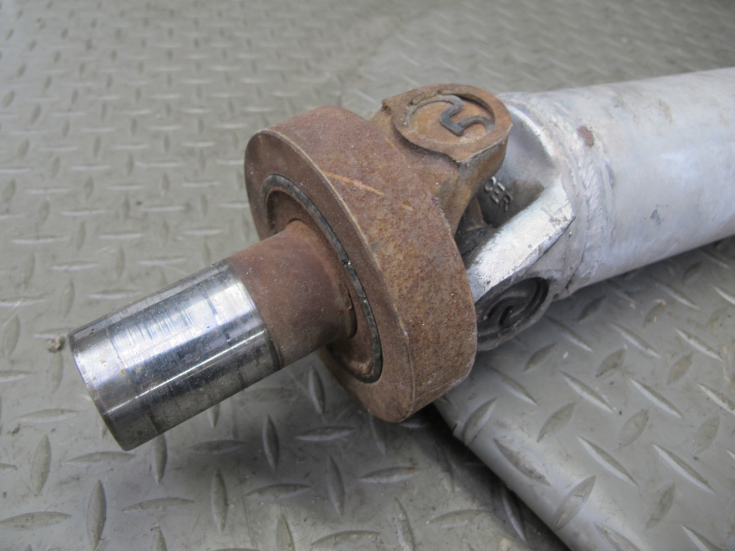 84-96 Chevrolet Corvette C4 A/T Rear Driveshaft Drive Shaft 10054289 OEM