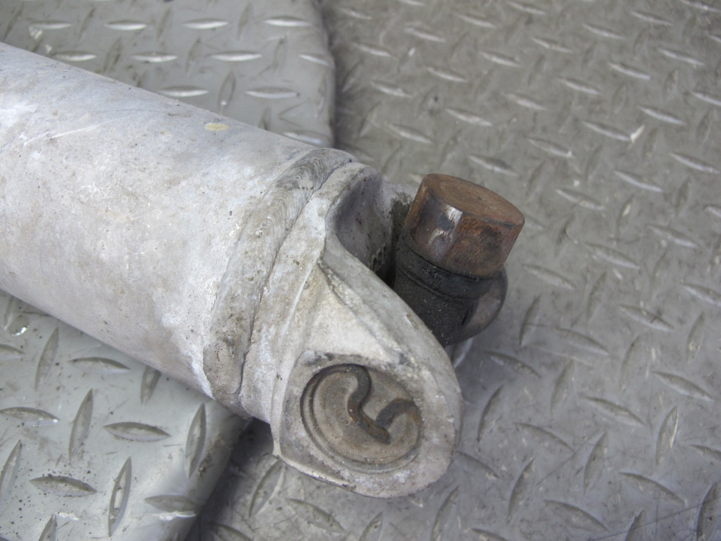 84-96 Chevrolet Corvette C4 A/T Rear Driveshaft Drive Shaft 10054289 OEM