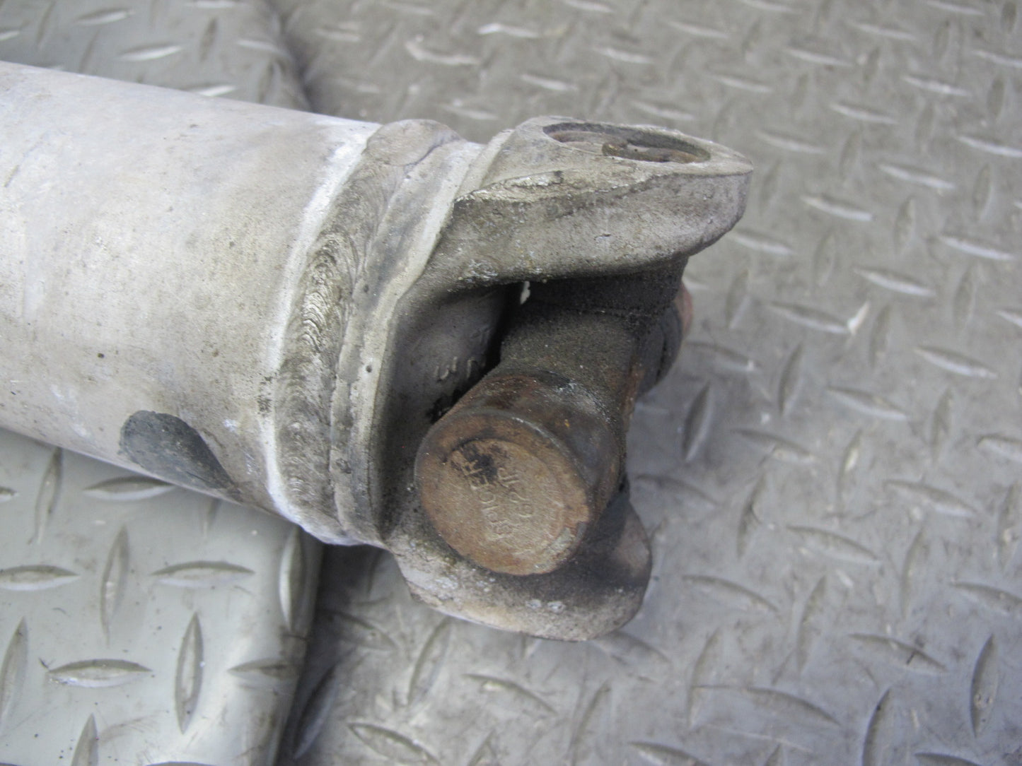 84-96 Chevrolet Corvette C4 A/T Rear Driveshaft Drive Shaft 10054289 OEM
