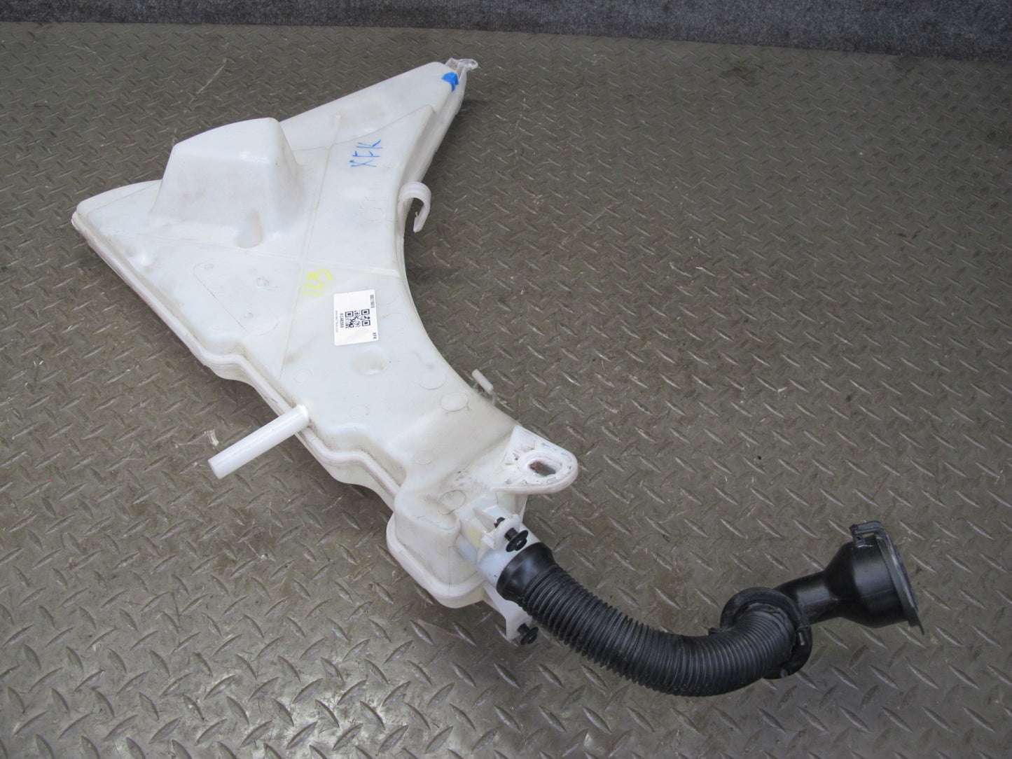 2014-2018 BMW F15 X5 Windshield Washer Fluid Reservoir Tank 7292424