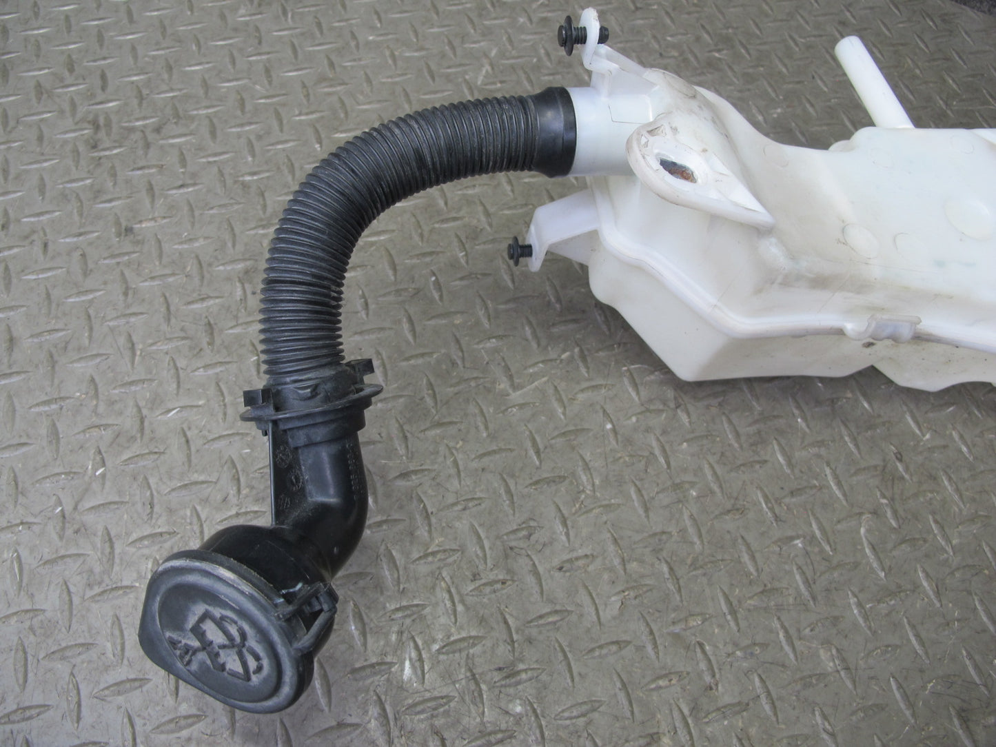 2014-2018 BMW F15 X5 Windshield Washer Fluid Reservoir Tank 7292424