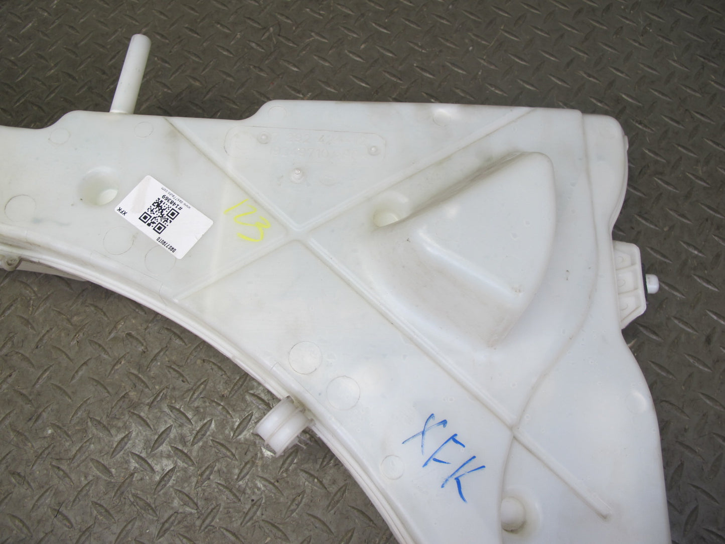 2014-2018 BMW F15 X5 Windshield Washer Fluid Reservoir Tank 7292424