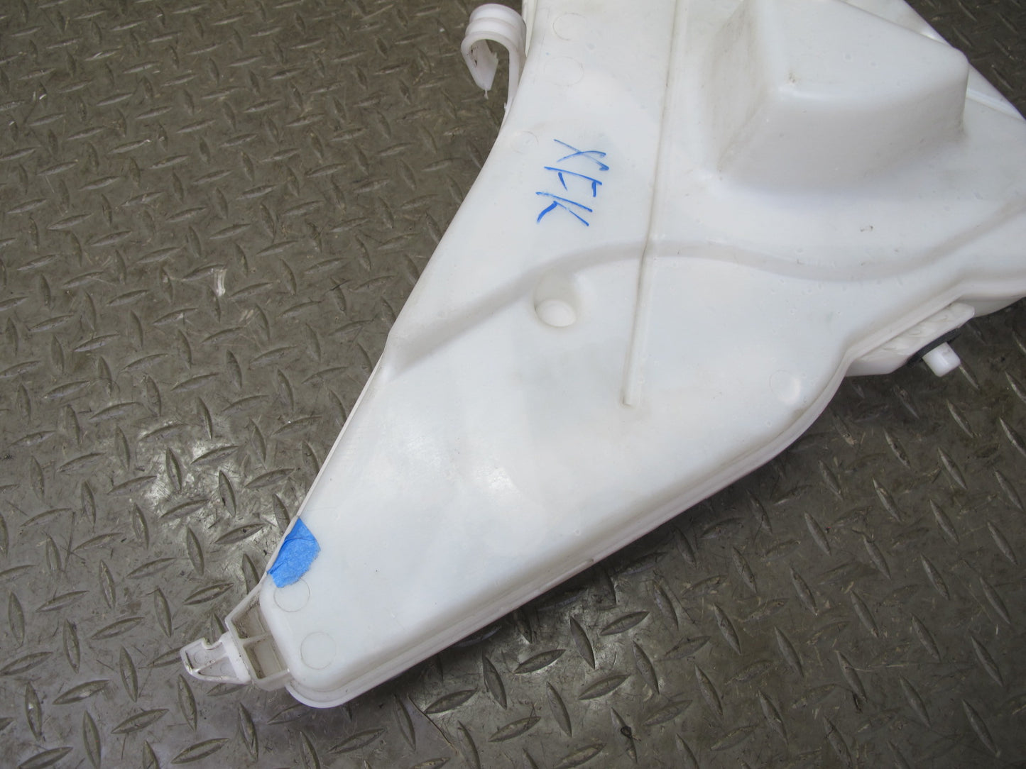 2014-2018 BMW F15 X5 Windshield Washer Fluid Reservoir Tank 7292424