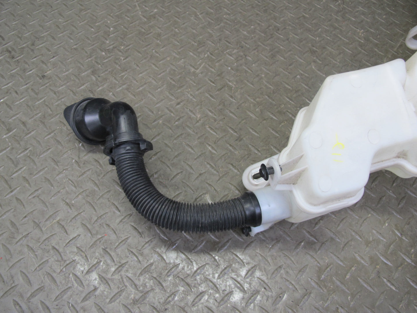 2014-2018 BMW F15 X5 Windshield Washer Fluid Reservoir Tank 7292424