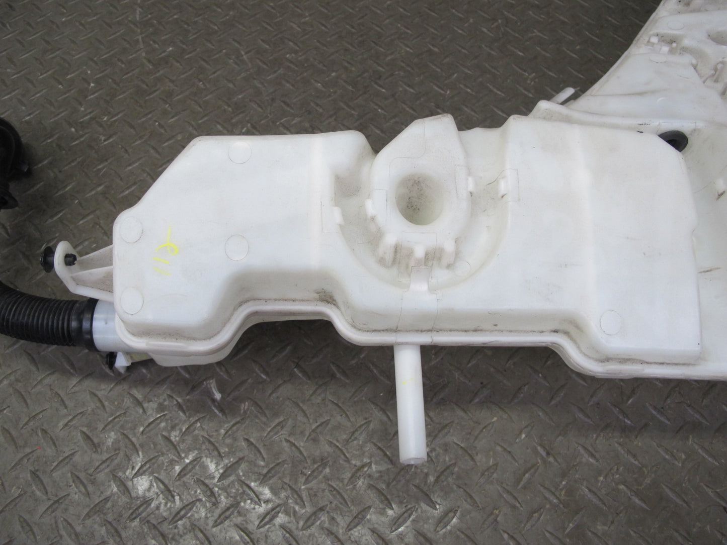 2014-2018 BMW F15 X5 Windshield Washer Fluid Reservoir Tank 7292424