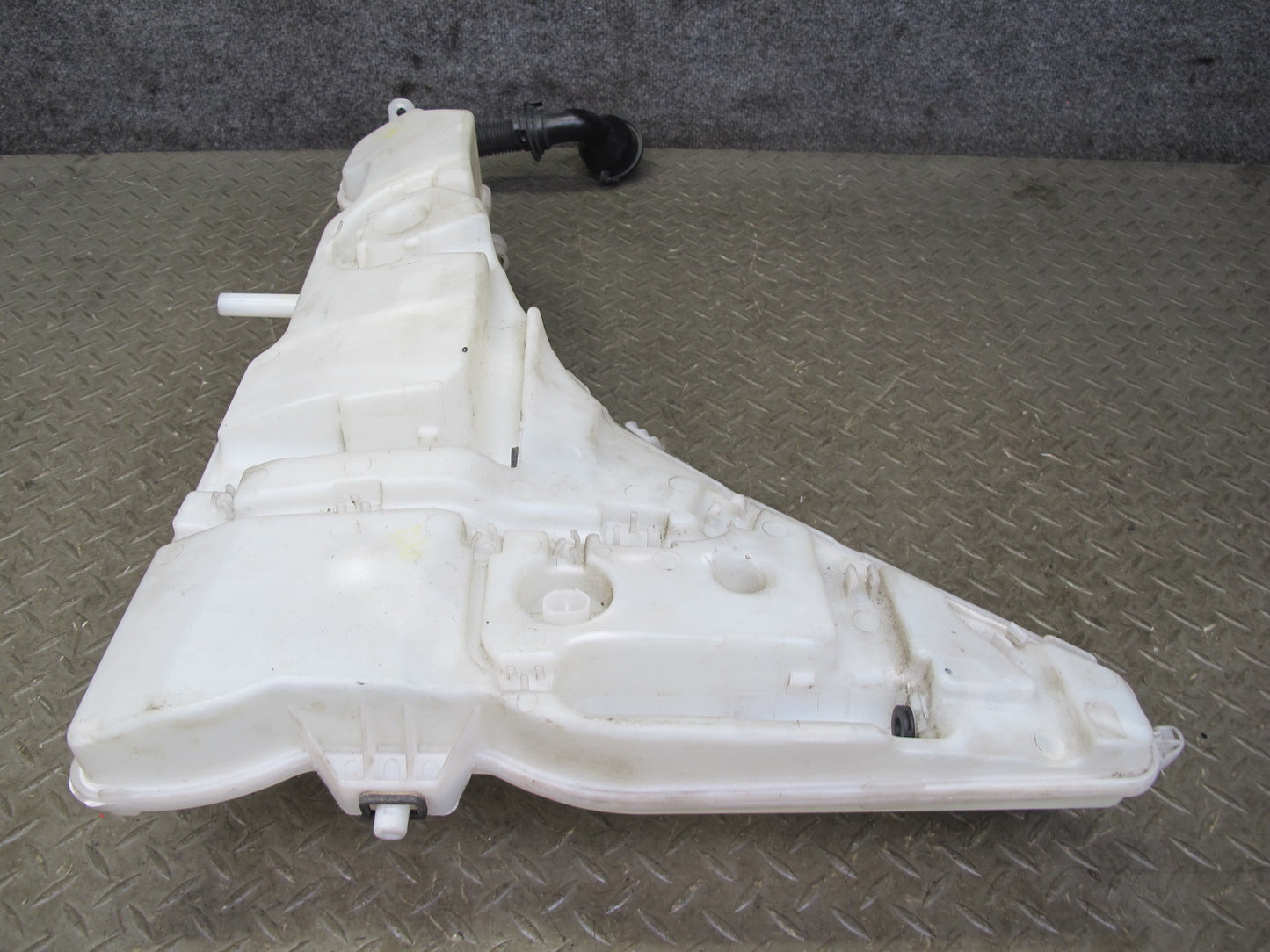 2014-2018 BMW F15 X5 Windshield Washer Fluid Reservoir Tank 7292424
