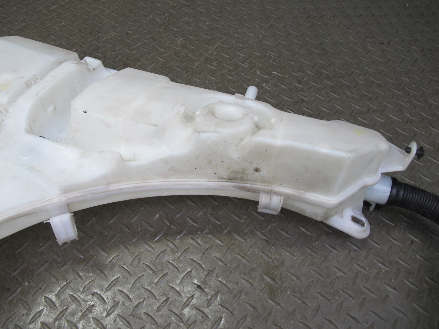 2014-2018 BMW F15 X5 Windshield Washer Fluid Reservoir Tank 7292424