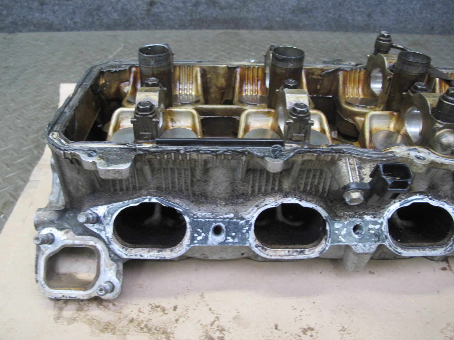 01-06 Lexus LS430 UCF30L 4.3L 3UZFE Left Engine Cylinder Head 120K Miles OEM