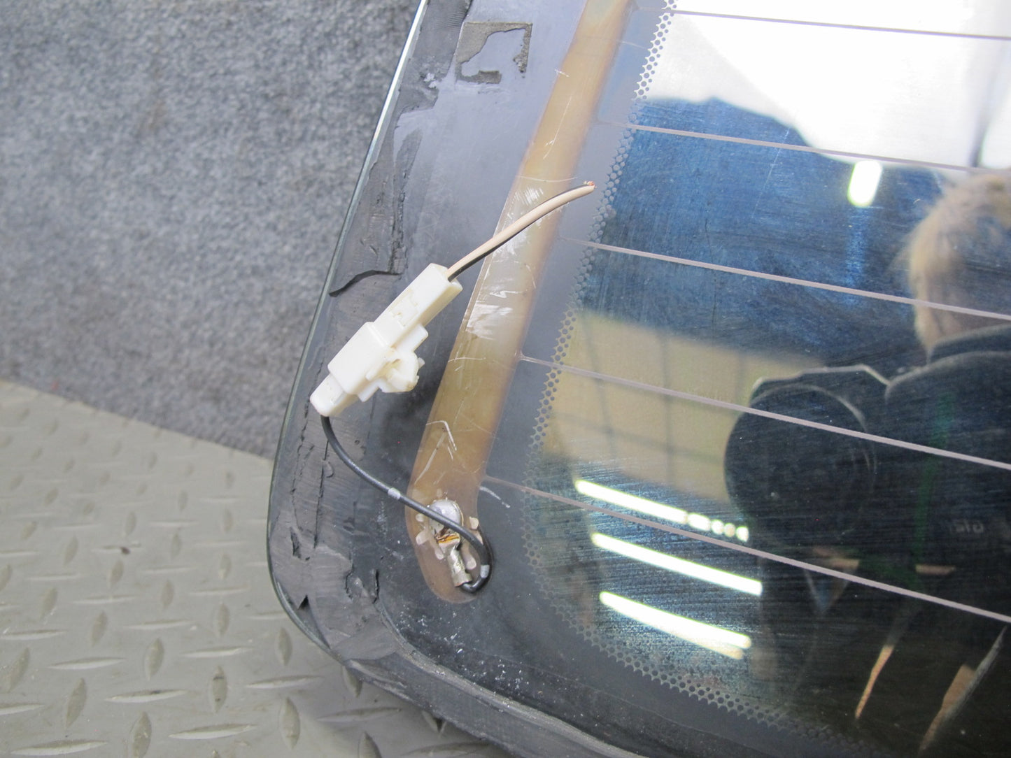 1998-2001 Lexus J100 LX470 Rear Tail Gate Trunk Glass Window