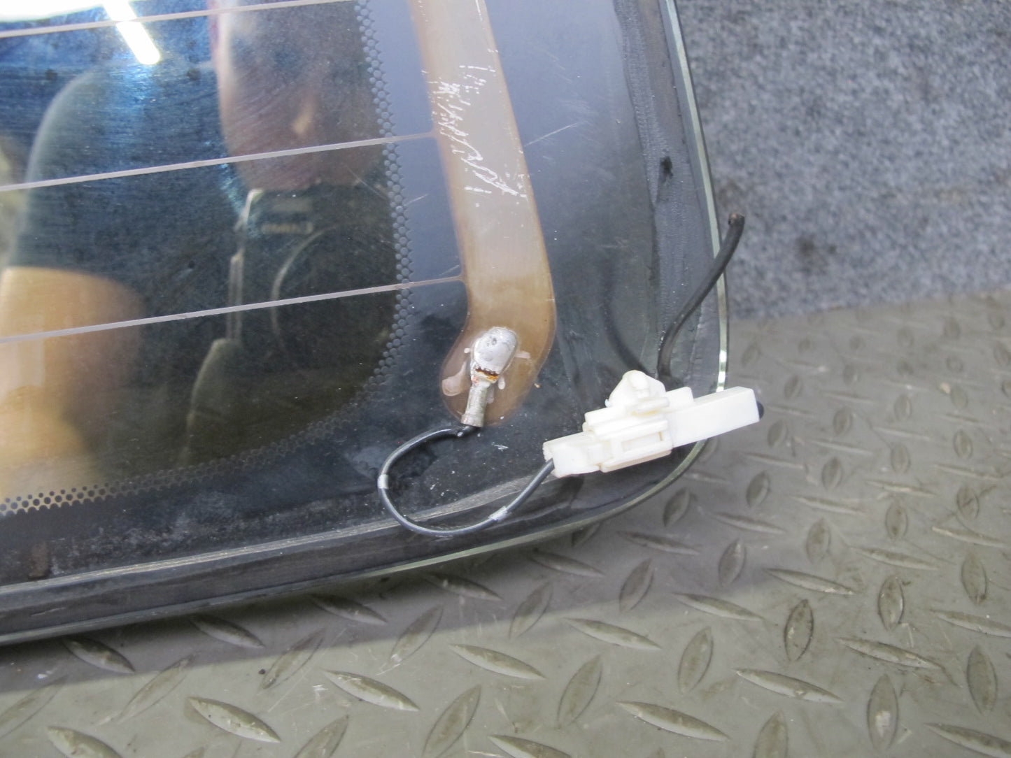 1998-2001 Lexus J100 LX470 Rear Tail Gate Trunk Glass Window
