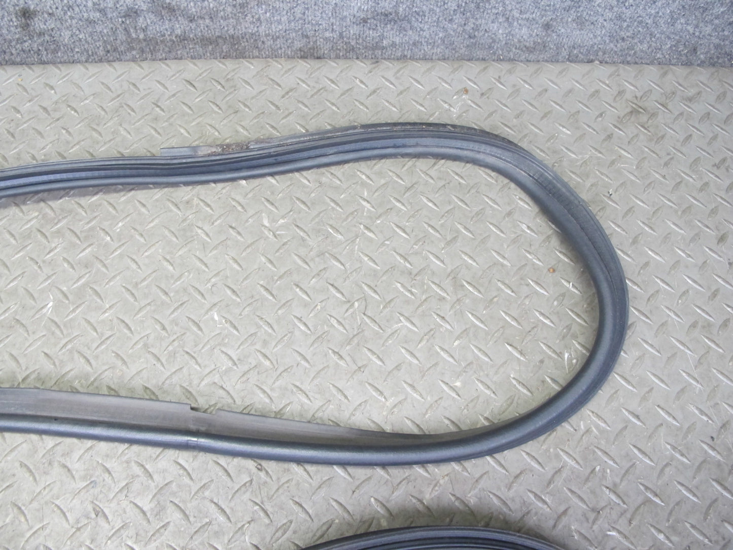 01-06 Lexus UCF30L LS430 Rear Trunk Lid Weatherstrip Rubber Seal OEM