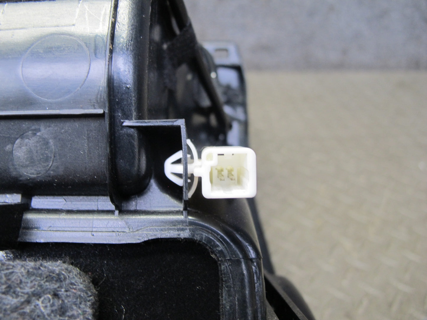 04-06 Lexus UCF30L LS430 Dash Glove Box Compartment Storage Black OEM