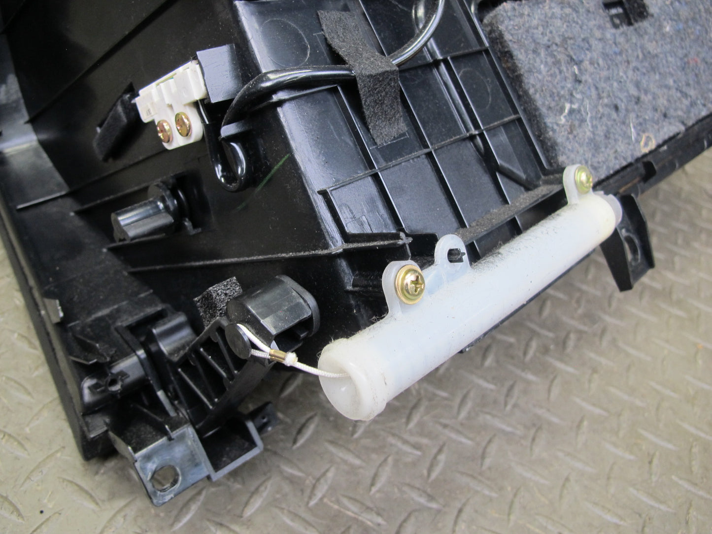 04-06 Lexus UCF30L LS430 Dash Glove Box Compartment Storage Black OEM