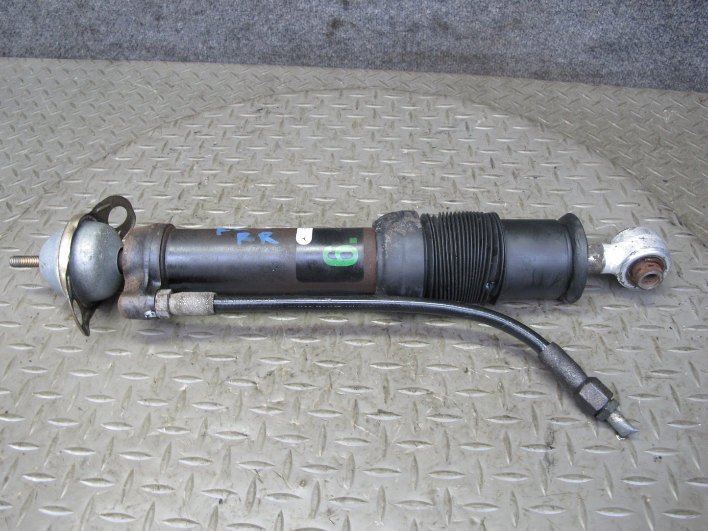 96-99 Mercedes W140 C140 Set of 2 Rear Hydraulic Strut Shock Absorber OEM