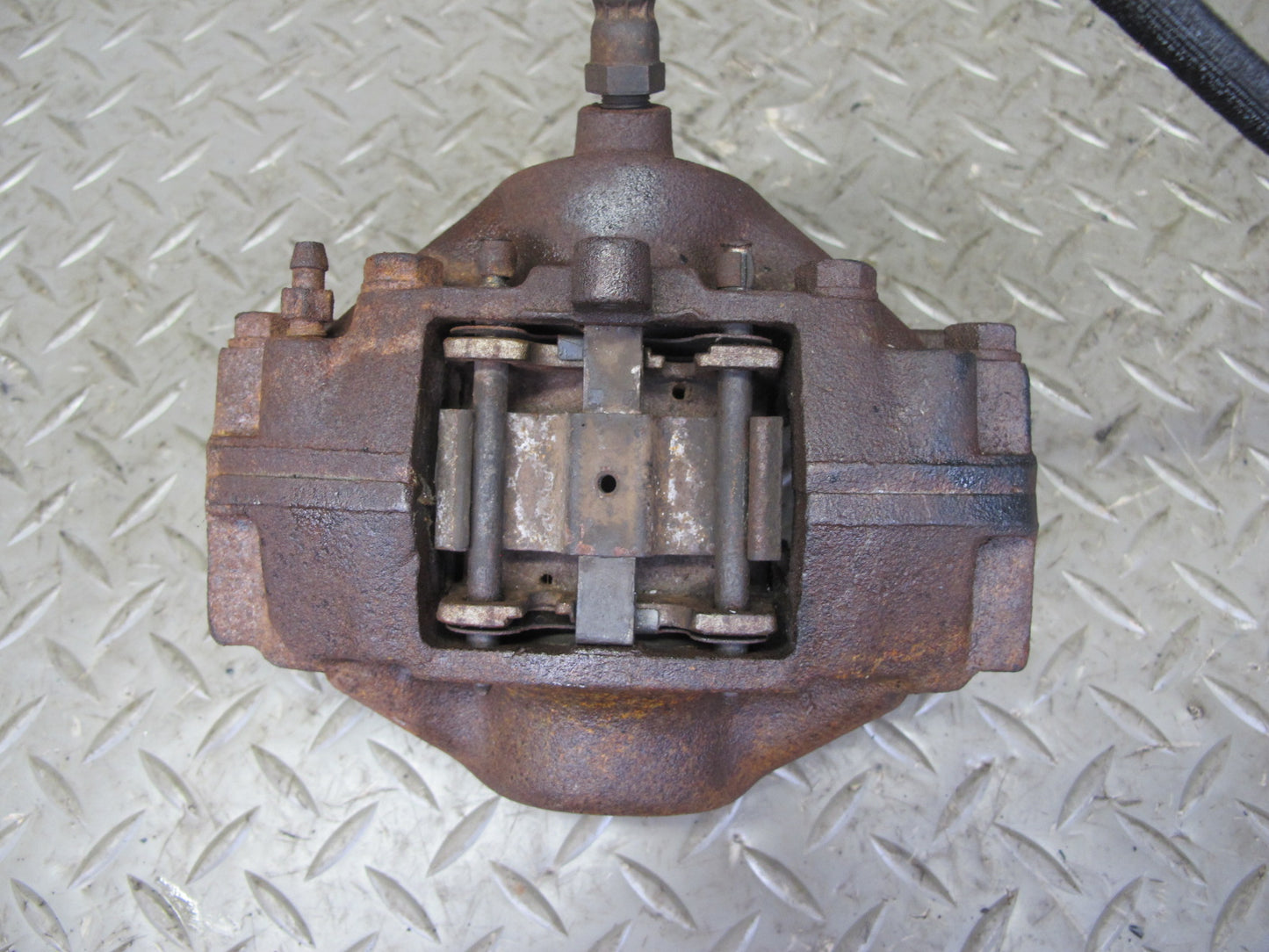 96-99 Mercedes W140 C140 Set of 2 Rear Left & Right Brake Caliper OEM