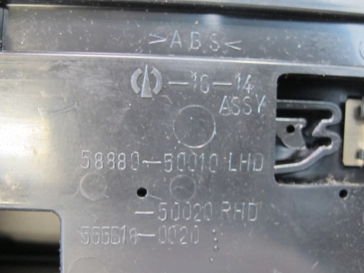 01-06 Lexus UCF30L LS430 Center Console Coin Pocket Tray 58880-50010 OEM