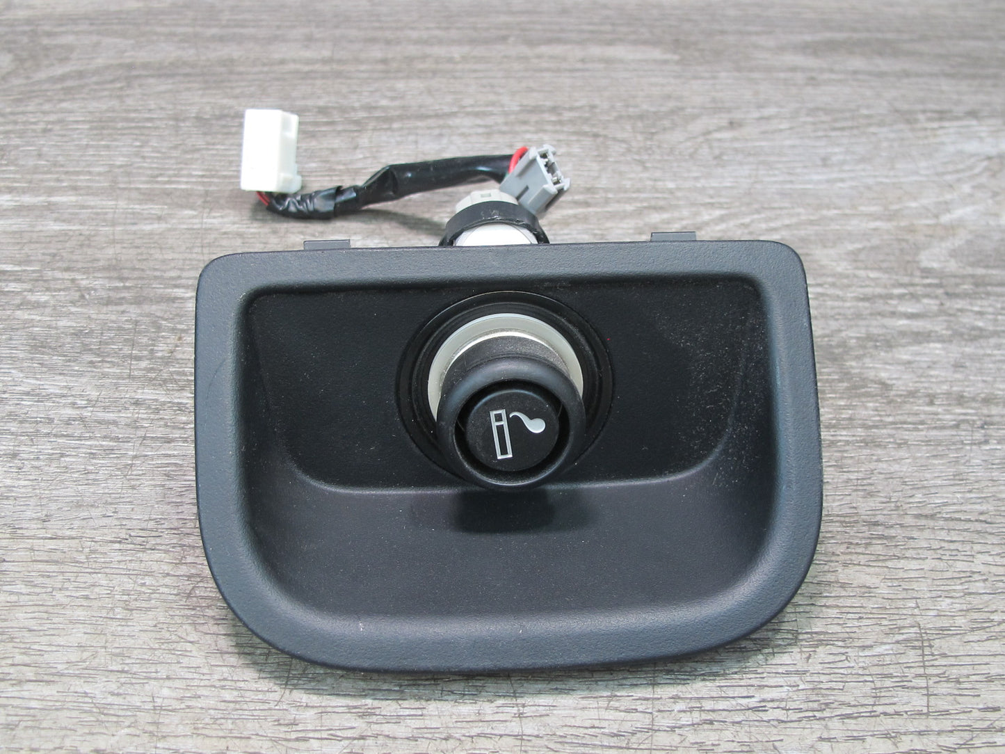 04-06 Lexus UCF30L LS430 Rear Center Console Outlet 12V Socket w Trim Black OEM