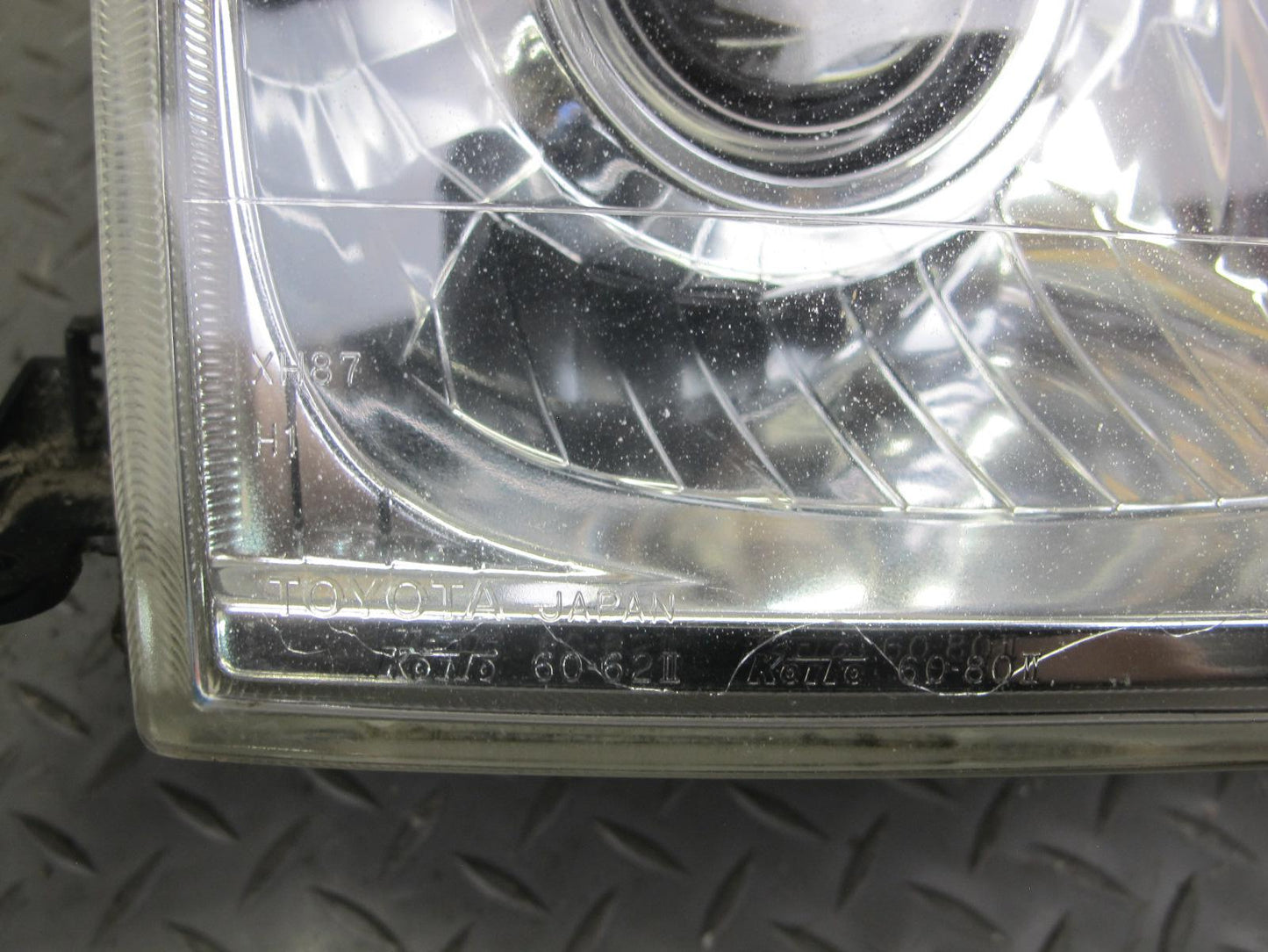1998-2002 Lexus LX470 Front Right Pass Side Halogen Headlight Lamp