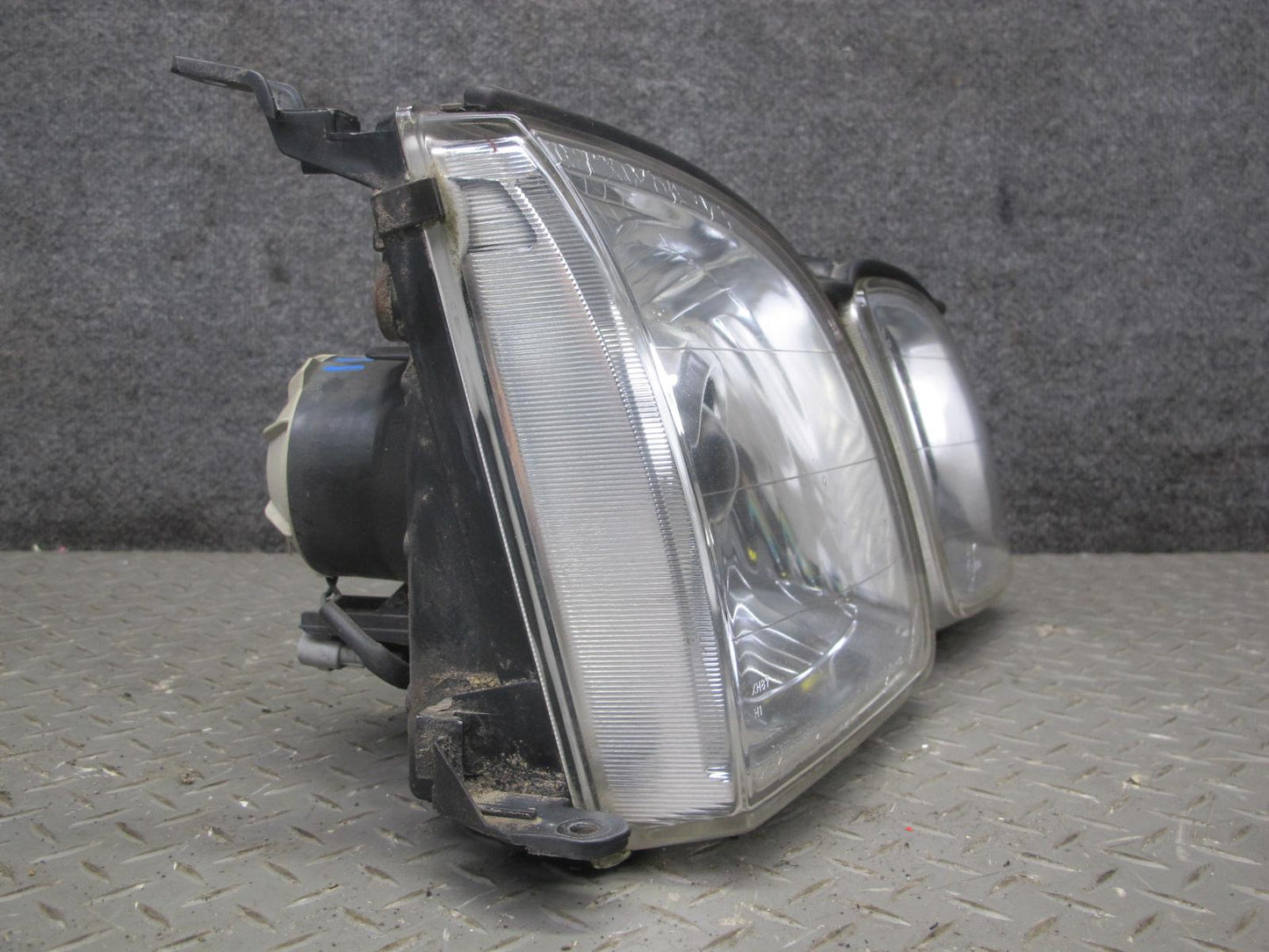 1998-2002 Lexus LX470 Front Right Pass Side Halogen Headlight Lamp