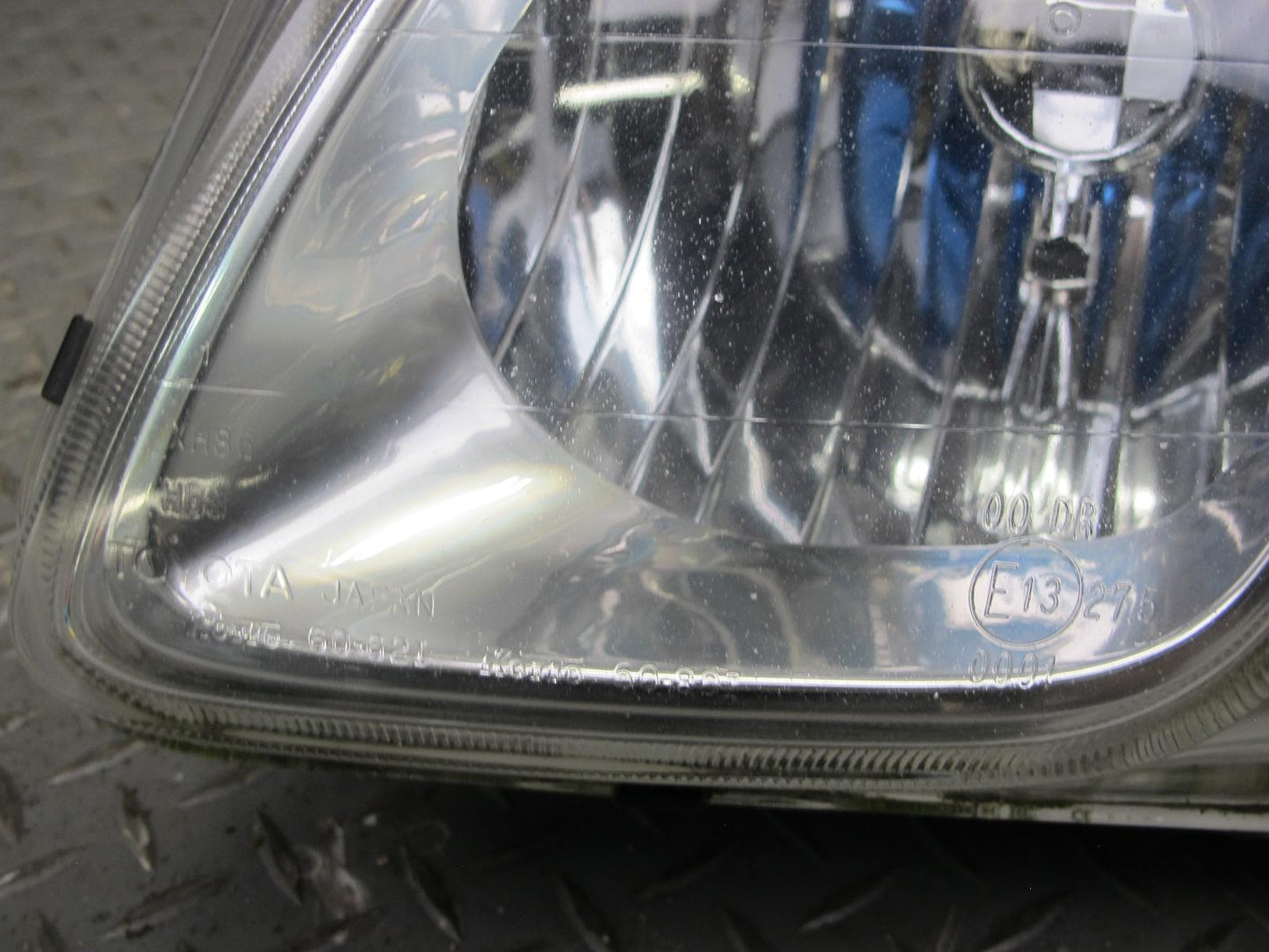 1998-2002 Lexus LX470 Front Left Driver Side Halogen Headlight Lamp