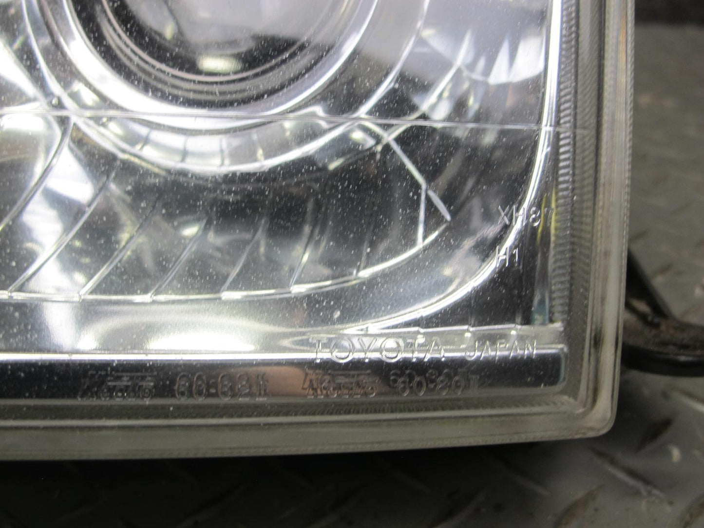 1998-2002 Lexus LX470 Front Left Driver Side Halogen Headlight Lamp