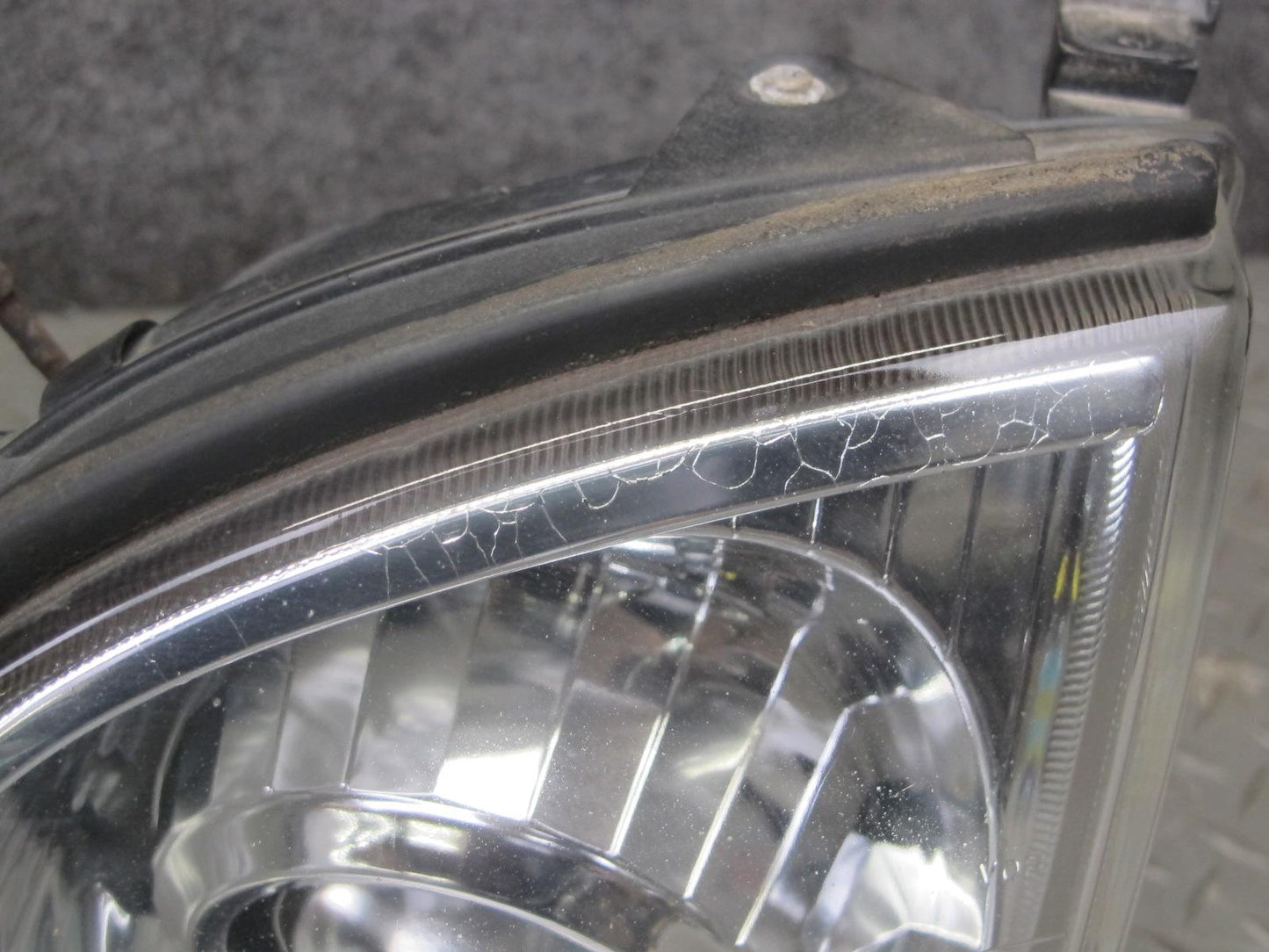 1998-2002 Lexus LX470 Front Left Driver Side Halogen Headlight Lamp