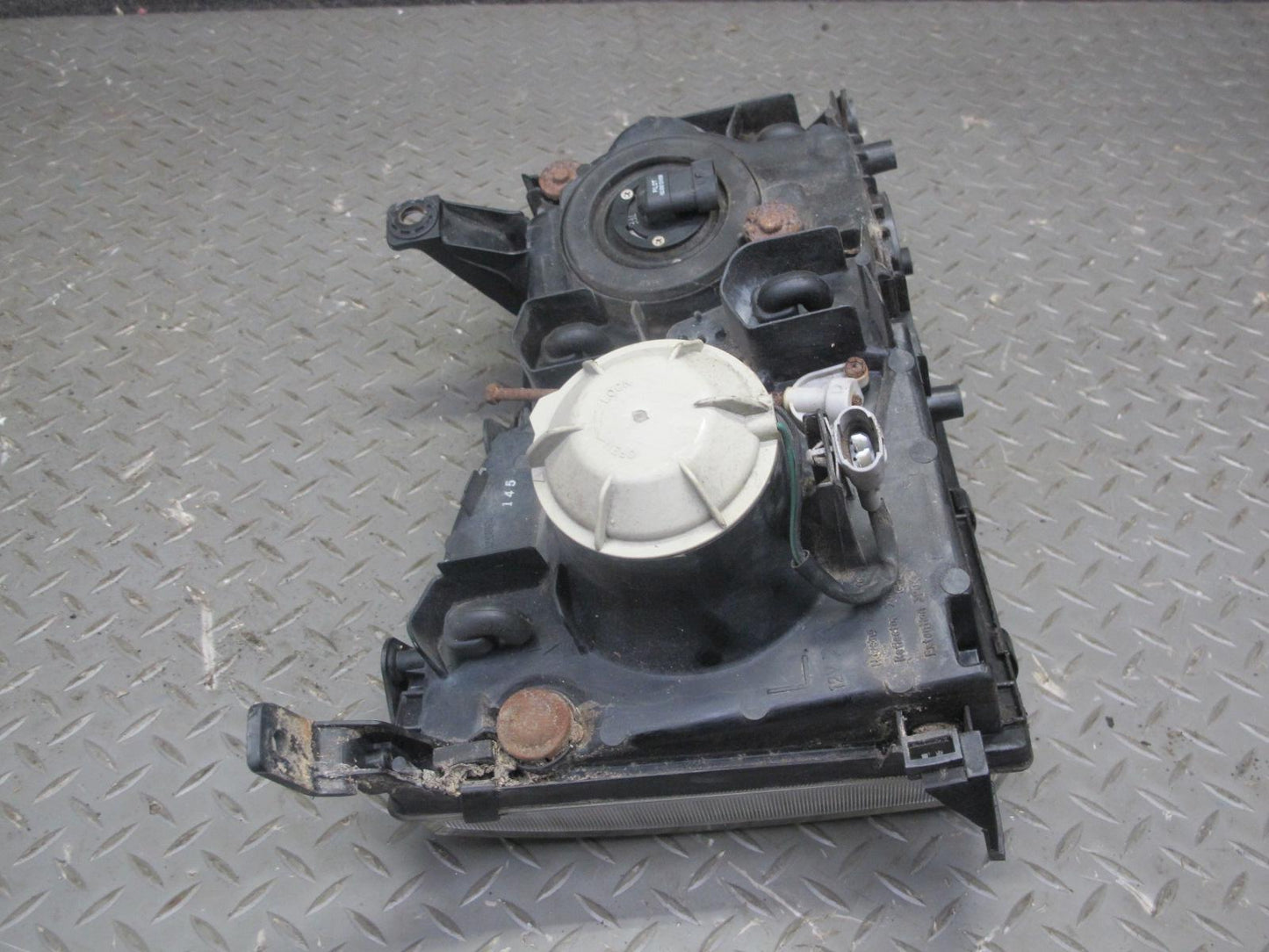 1998-2002 Lexus LX470 Front Left Driver Side Halogen Headlight Lamp