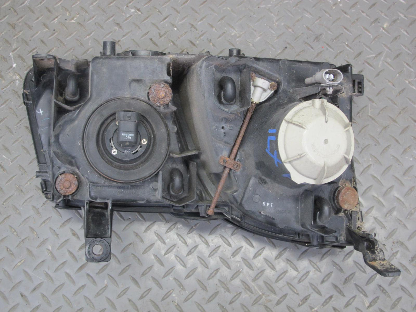 1998-2002 Lexus LX470 Front Left Driver Side Halogen Headlight Lamp