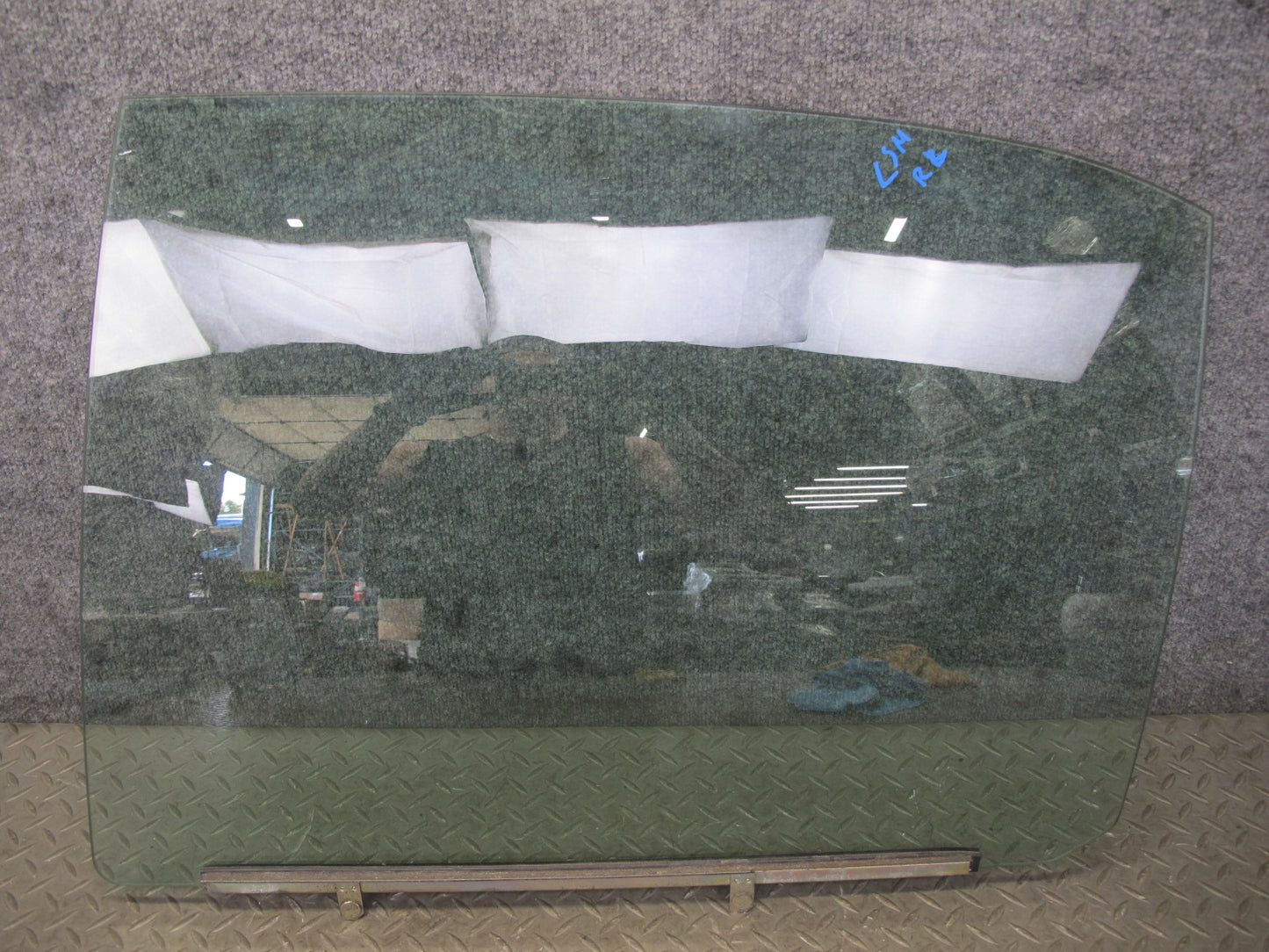 01-06 Lexus UCF30L LS430 Rear Left Door Glass Window OEM