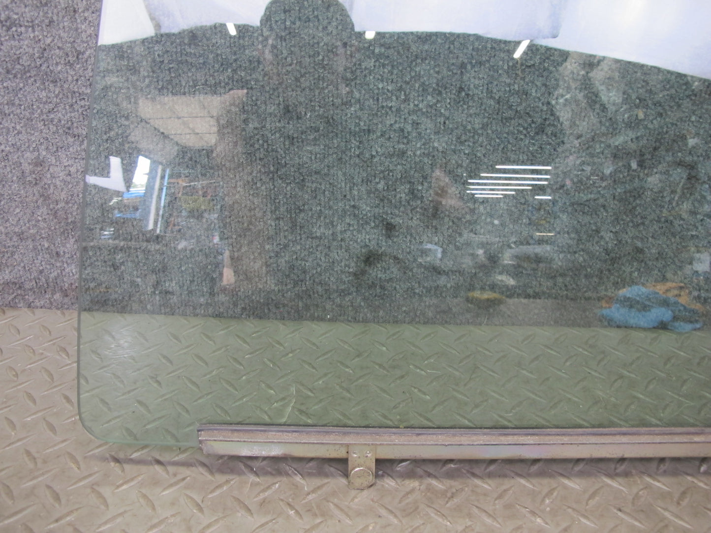 01-06 Lexus UCF30L LS430 Rear Left Door Glass Window OEM