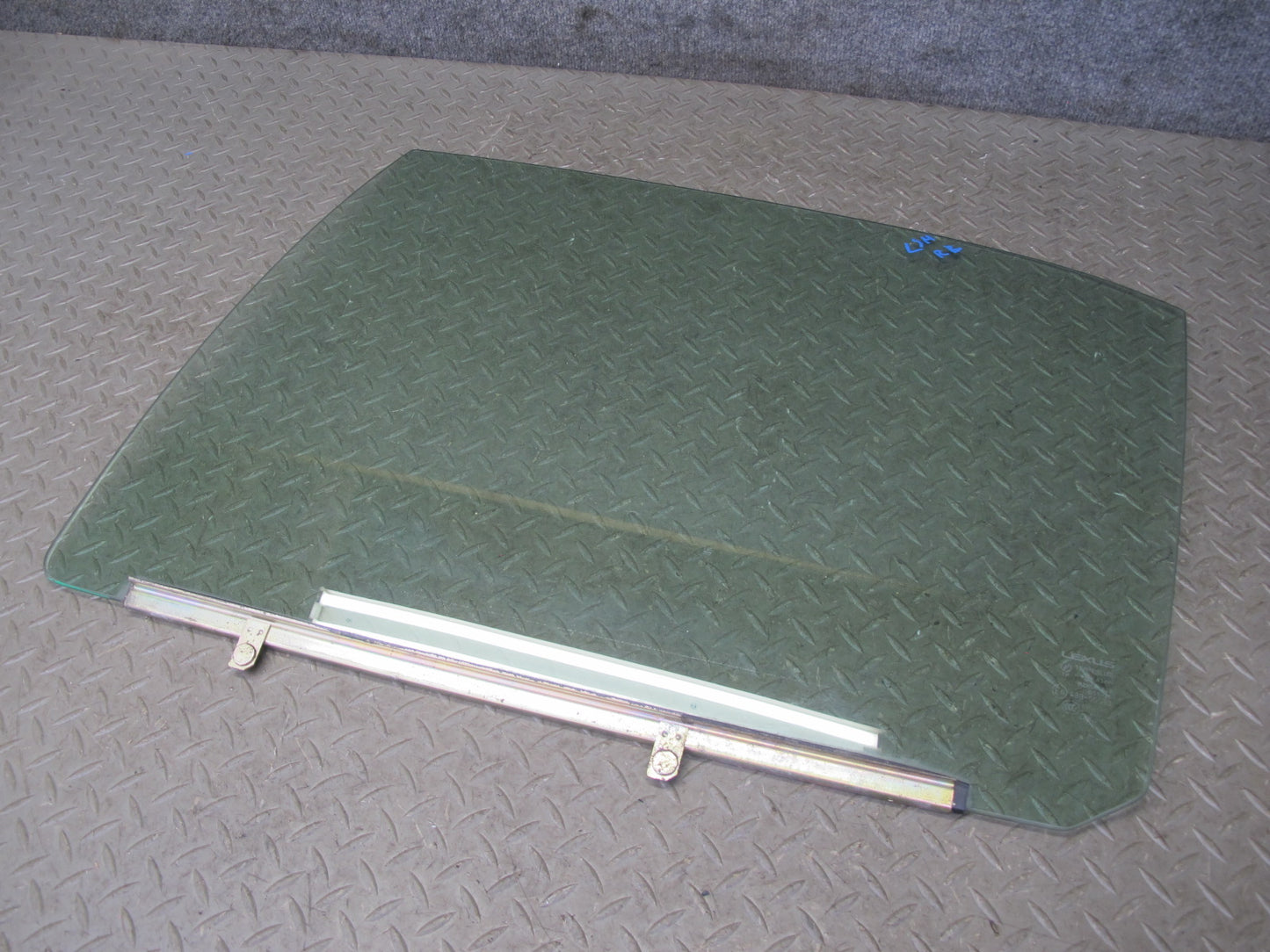 01-06 Lexus UCF30L LS430 Rear Left Door Glass Window OEM