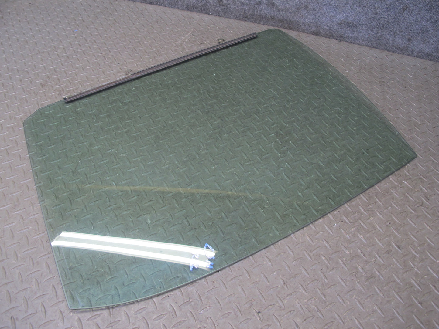 01-06 Lexus UCF30L LS430 Rear Left Door Glass Window OEM