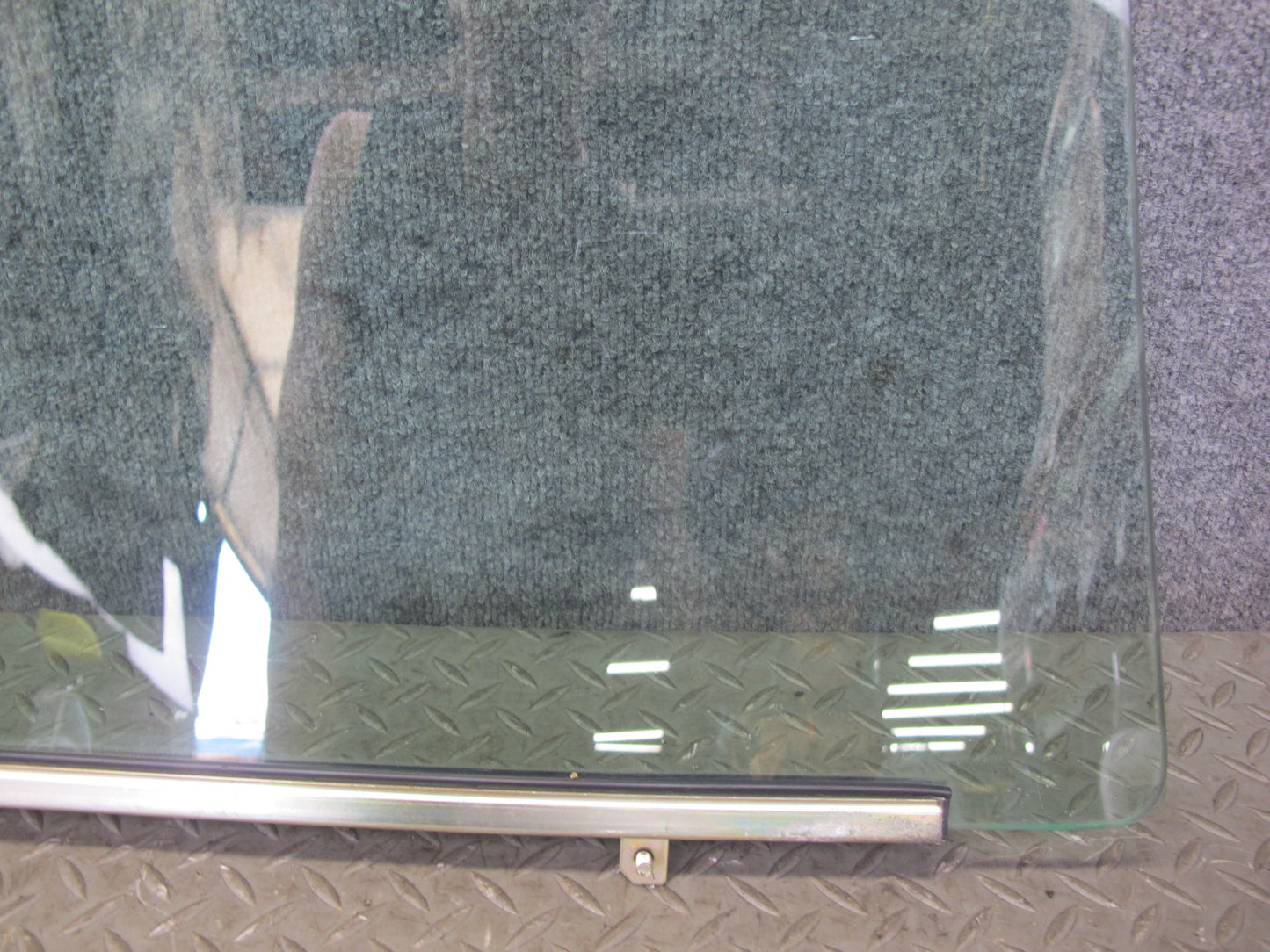 01-06 Lexus UCF30L LS430 Rear Left Door Glass Window OEM