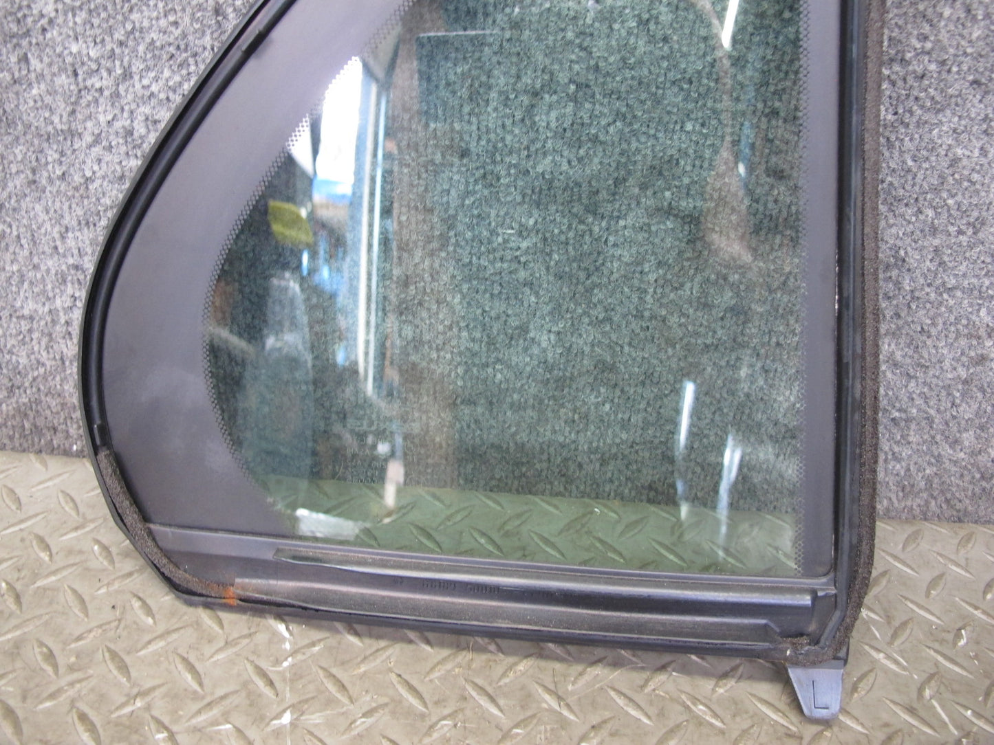 01-06 Lexus UCF30L LS430 Rear Left Door Fixed Glass Window OEM