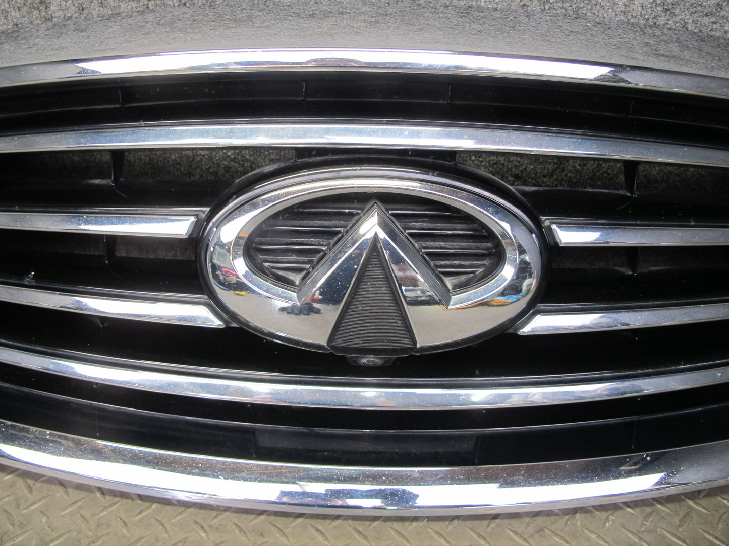 2014-2015 Infiniti QX60 2.5L Hybrid Front Bumper Chrome Grille w Camera