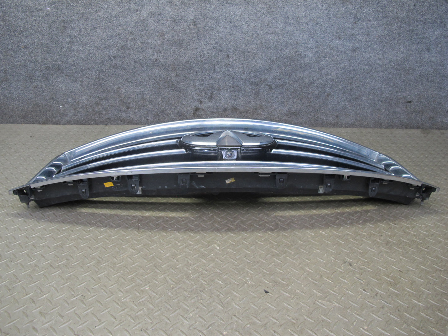 2014-2015 Infiniti QX60 2.5L Hybrid Front Bumper Chrome Grille w Camera