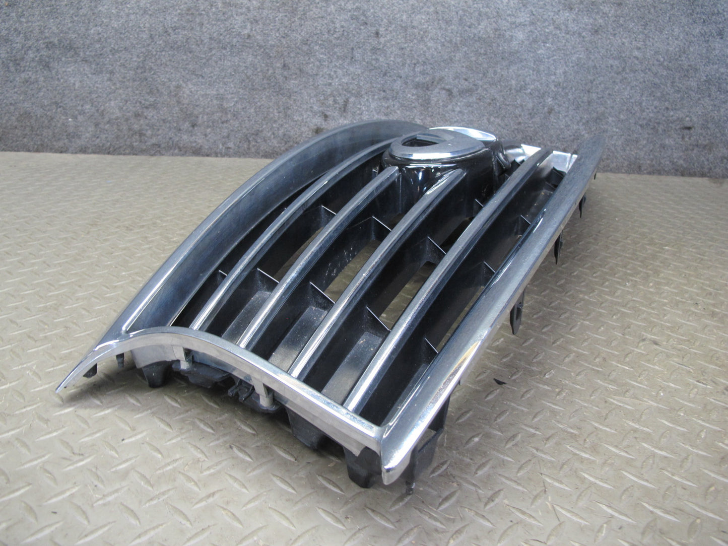 2014-2015 Infiniti QX60 2.5L Hybrid Front Bumper Chrome Grille w Camera