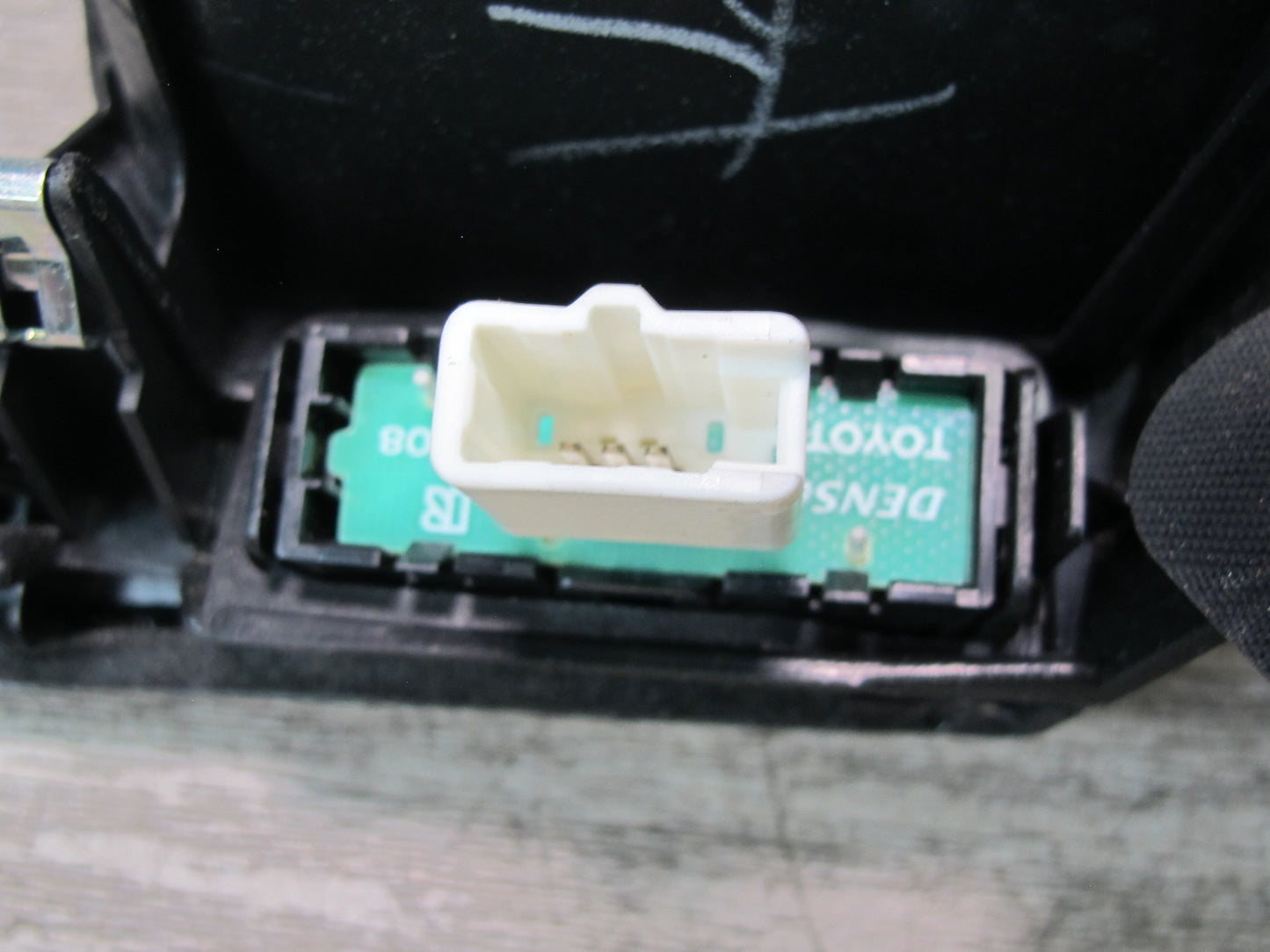 01-06 Lexus UCF30L LS430 Dash Instrument Cluster Speedometer Trim w Switches OEM