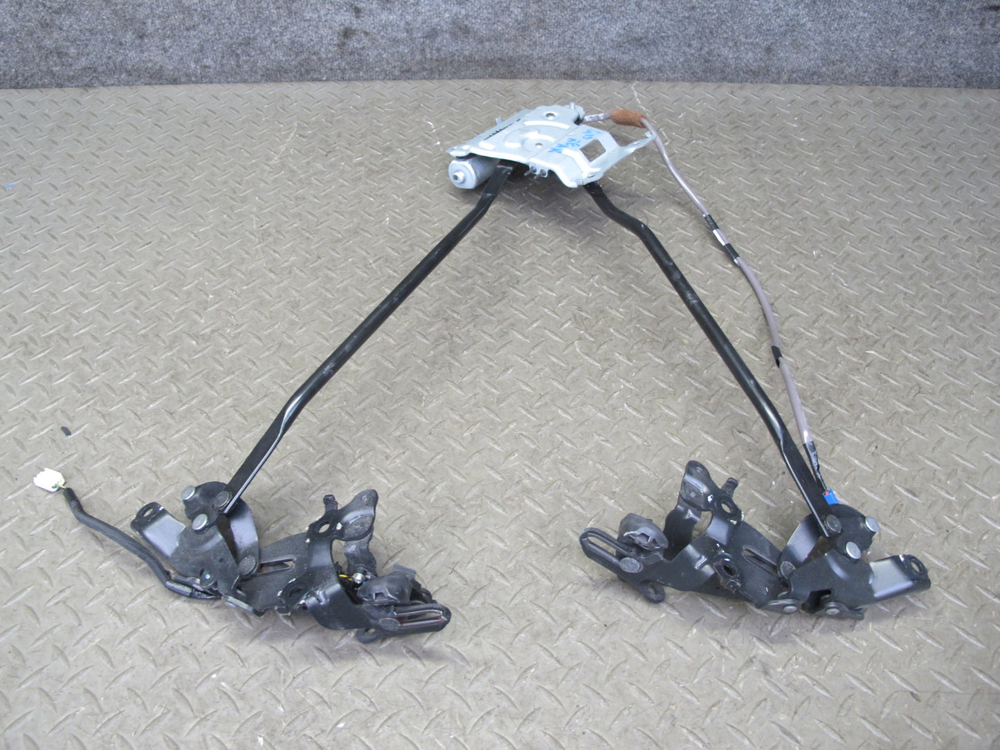 10-15 Lexus IS350 IS250 Convertible Rear Trunk Roof Lock Latch Motor Assy OEM