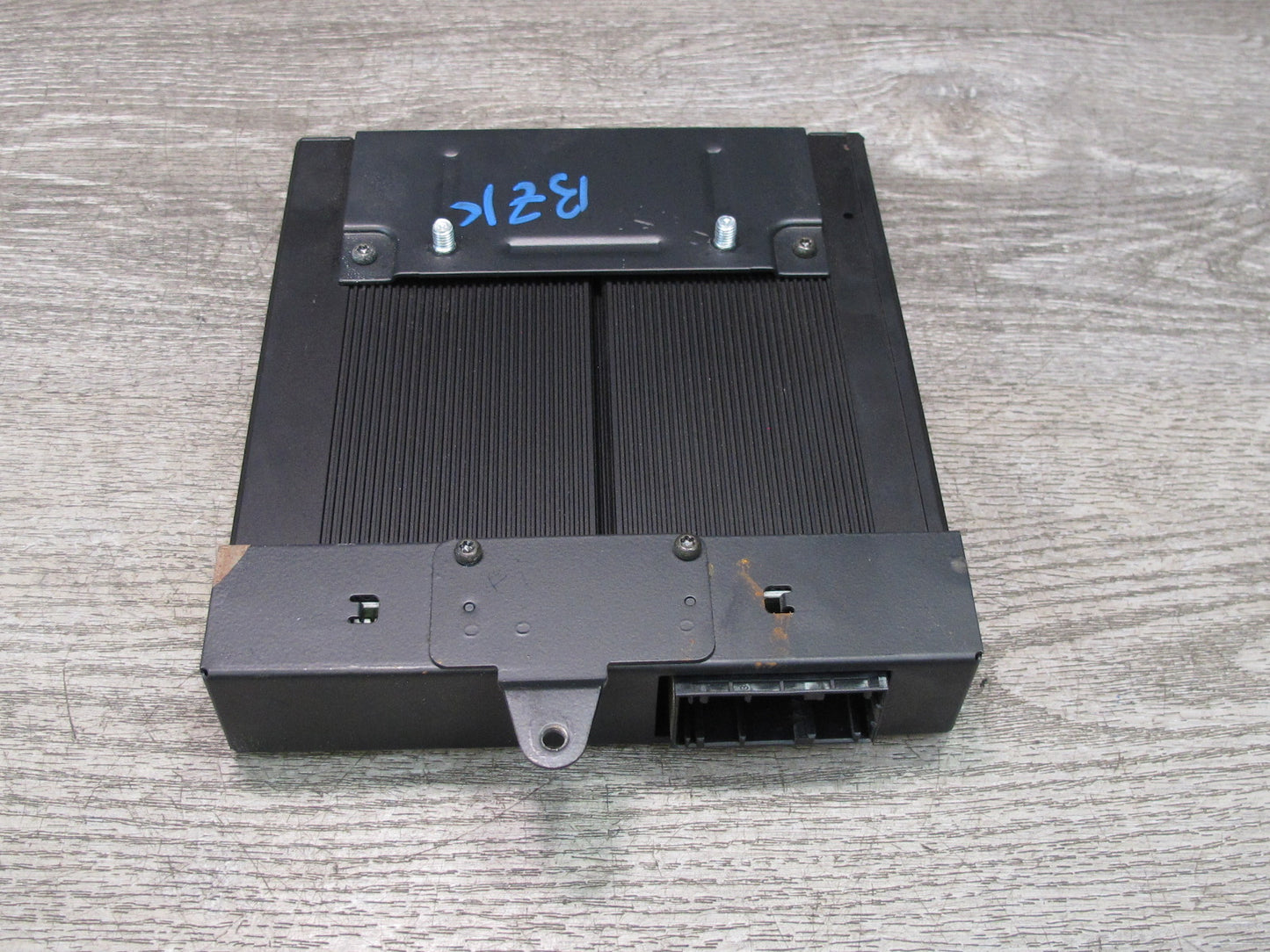 00-02 BMW E36/7 Z3 Roadster Harman Kardon Hi-fi Audio Amplifier AMP 6902840 OEM