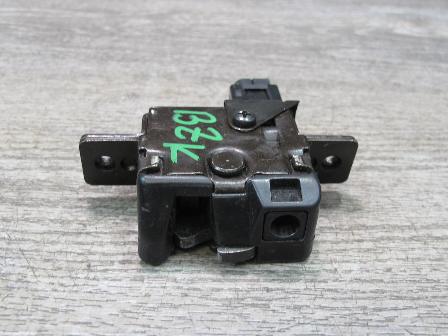 96-02 BMW E36/7 Z3 Roadster Rear Trunk Lid Lock Latch Actuator 1944690 OEM