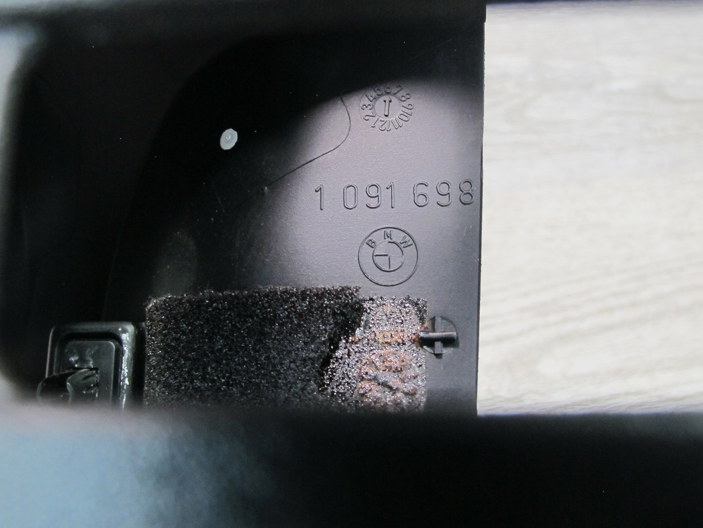 96-02 BMW E36/7 Z3 Steering Column Trim Panel Black 1091698 OEM