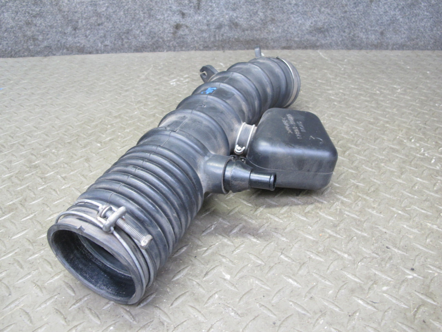 06-10 Lexus GSE20L IS250 2.5L Air Intake Hose Duct Pipe w Resonator Assy OEM