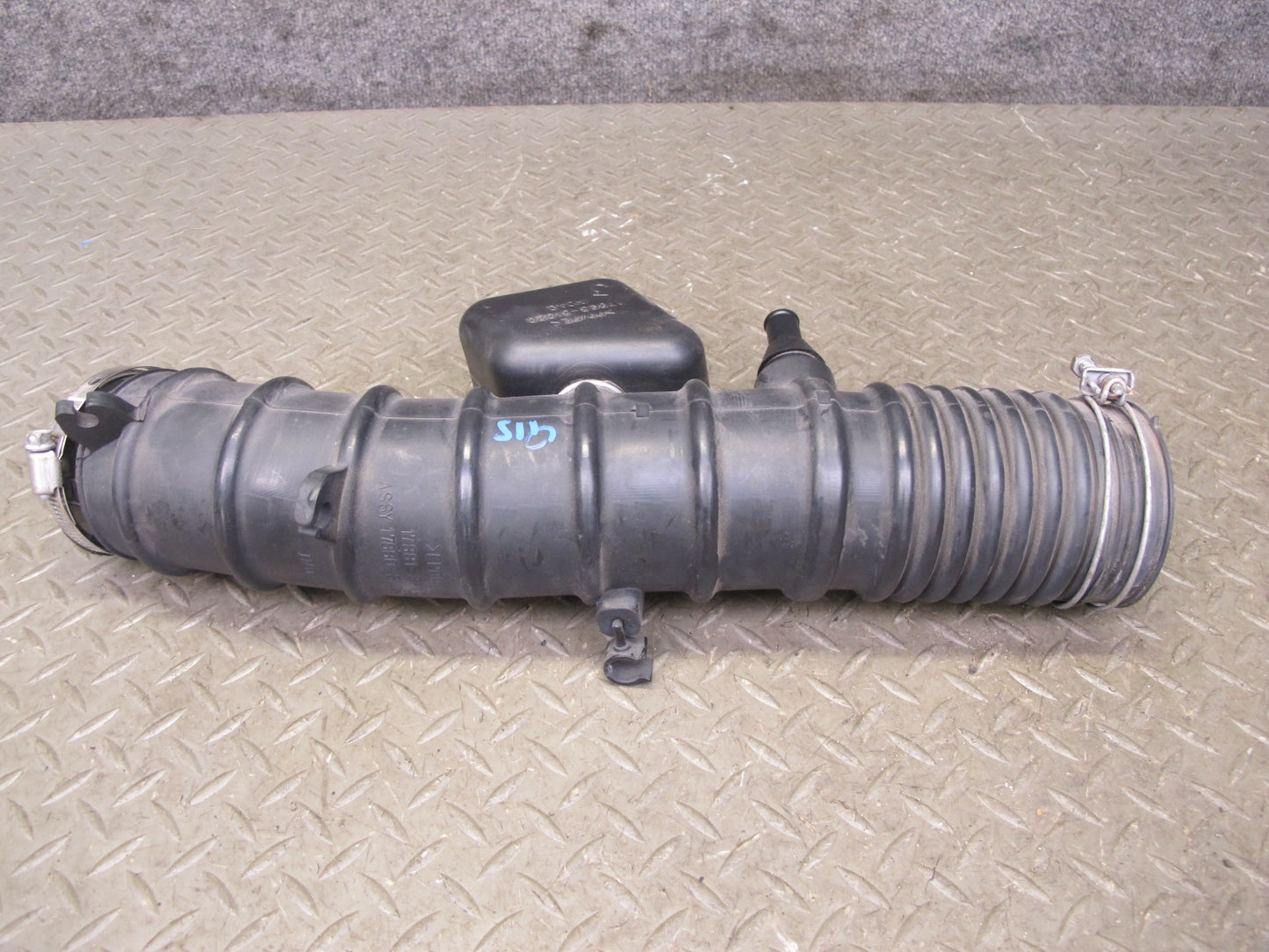 06-10 Lexus GSE20L IS250 2.5L Air Intake Hose Duct Pipe w Resonator Assy OEM