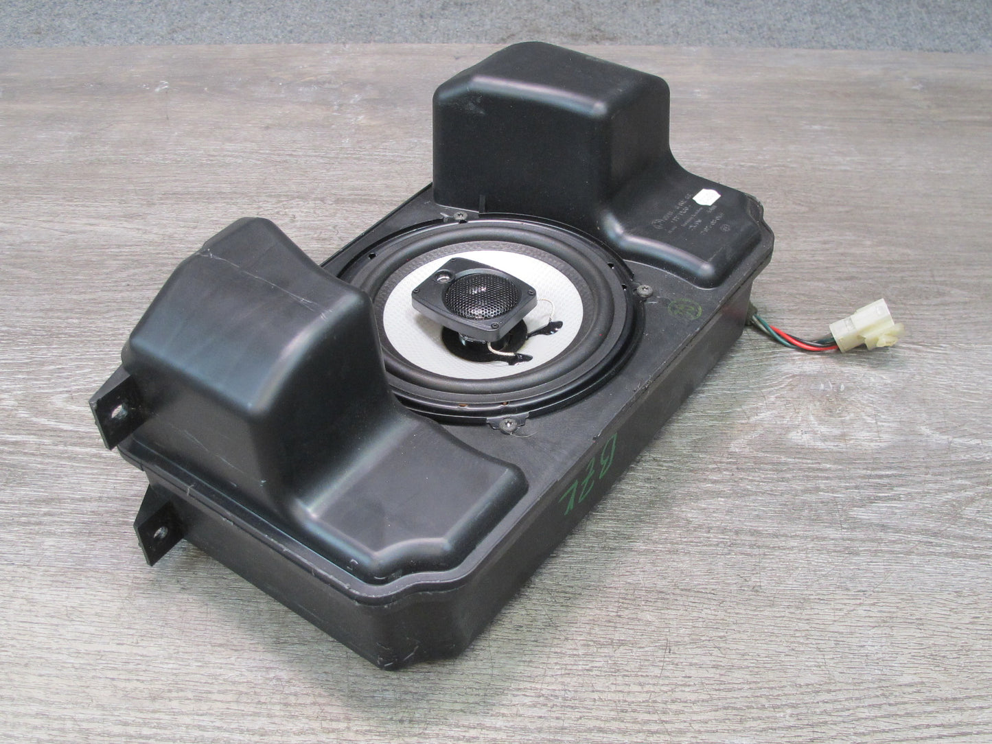00-02 BMW E36/7 Z3 Roadster Harman Kardon Rear Subwoofer Box 6902837 OEM