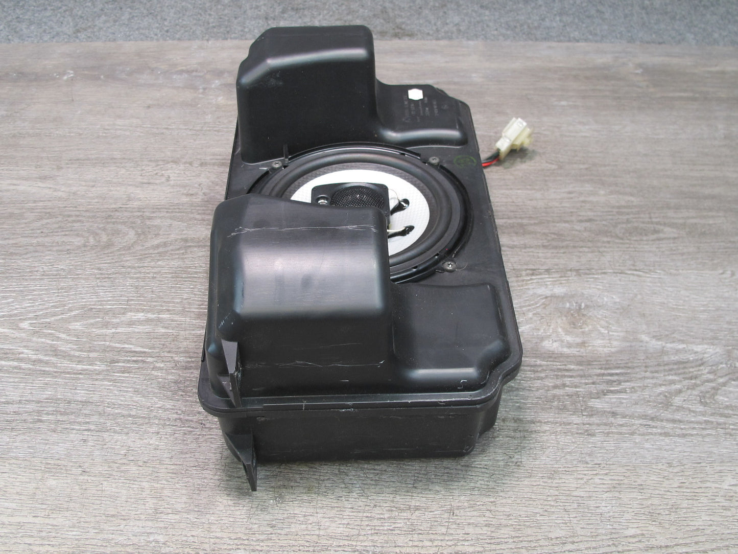 00-02 BMW E36/7 Z3 Roadster Harman Kardon Rear Subwoofer Box 6902837 OEM