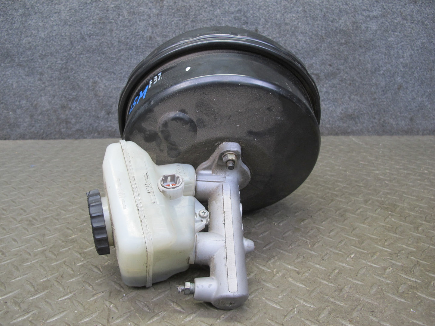 10-15 Lexus IS250 Convert A/T Brake Master Cylinder Booster Fluid Reservoir OEM