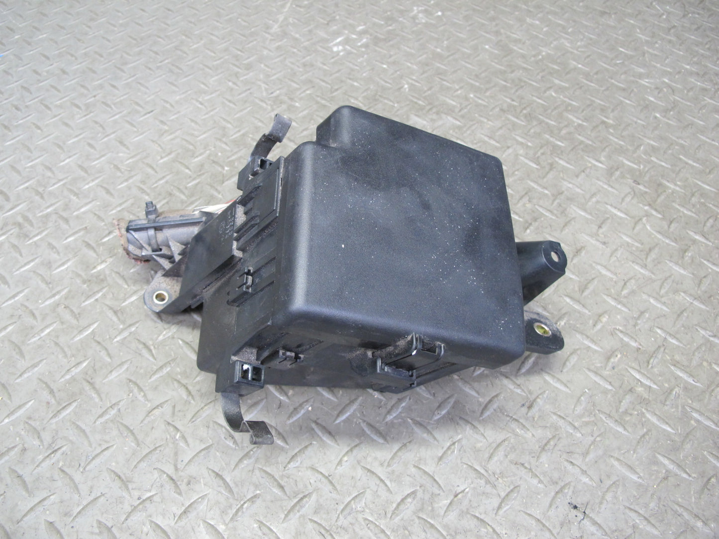 04-06 Lexus UCF30L LS430 Front Left Underhood Fuse Relay Box Module OEM