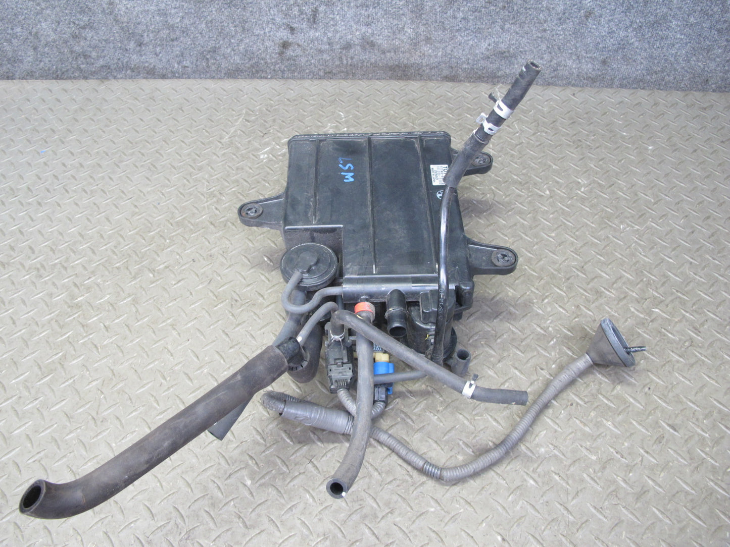 01-06 Lexus UCF30L LS430 Fuel Evap Vapor Charcoal Canister 77740-50092 OEM
